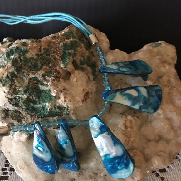 Blue Shell necklace - Picture 2 of 5